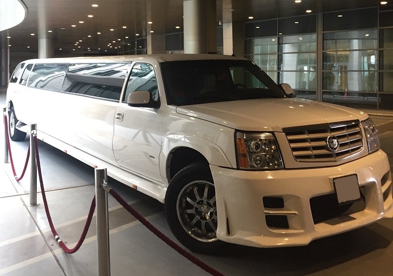 Лимузин кадилак в аренду